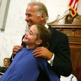 22. April 2004  Mit Opa Joe zum Capitol Hill: Bidens älteste Enkelin Naomi wird von Senator Biden am "Take our Daughters and Sons to Work Day" mit zur Arbeit genommen. 