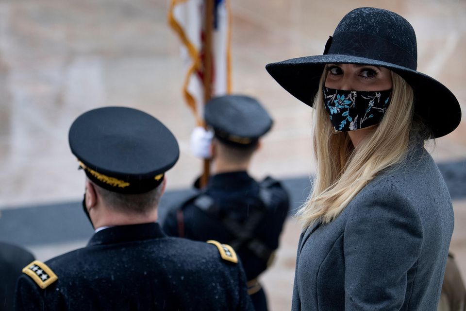 Melania + Doanld Trump: Ivanka Trump trägt Maske. Ivanka Trump trägt Maske.
