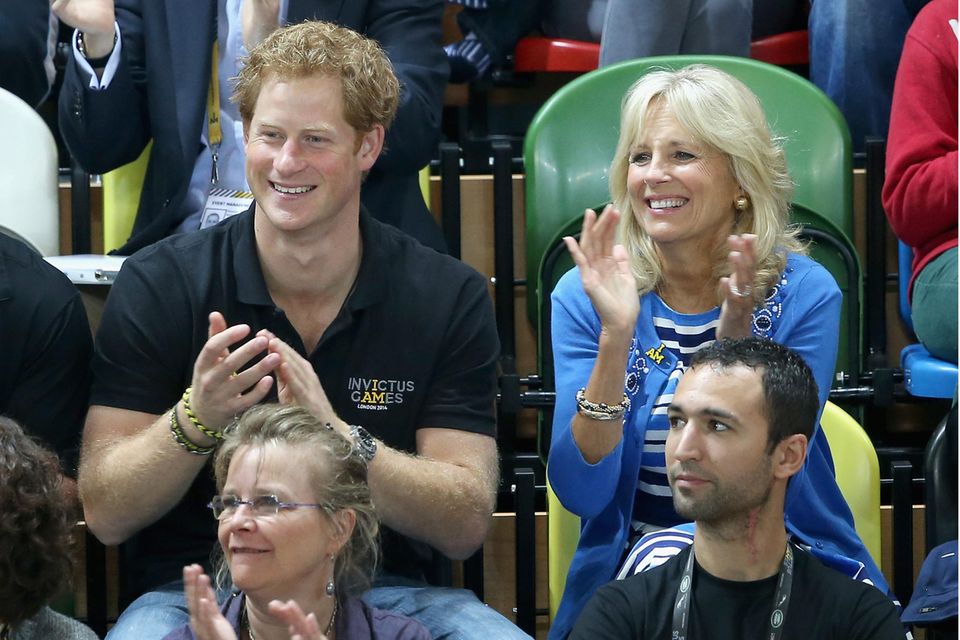 Jill Biden + Joe Biden: Auf die "Invictus Games" ist Prinz Harry besonders stolz. Als sie im September 2014 in London Premiere feiern, kommt Jill Biden persönlich vorbei. Auf die "Invictus Games" ist Prinz Harry besonders stolz. Als sie im September 2014 in London Premiere feiern, kommt Jill Biden persönlich vorbei.