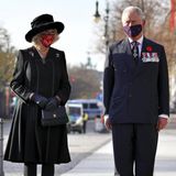 Herzogin Camilla trägt eine Chanel Tasche am Volkstrauertag