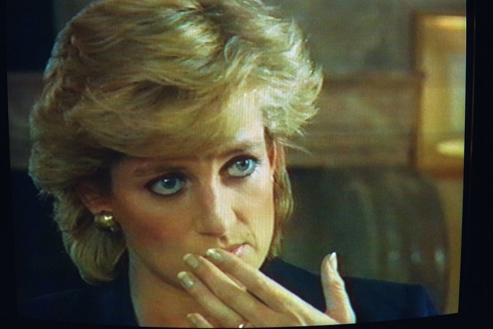 Prinzessin Diana gibt "Panorama"-Interview: Prinzessin Diana kehrt in dem Interview ihr Innerstes nach außen. Ein Schock für das Königshaus, das sich zum Privatleben seiner Mitglieder in der Öffentlichkeit für gewöhnlich bedeckt hält. Prinzessin Diana kehrt in dem Interview ihr Innerstes nach außen. Ein Schock für das Königshaus, das sich zum Privatleben seiner Mitglieder in der Öffentlichkeit für gewöhnlich bedeckt hält.