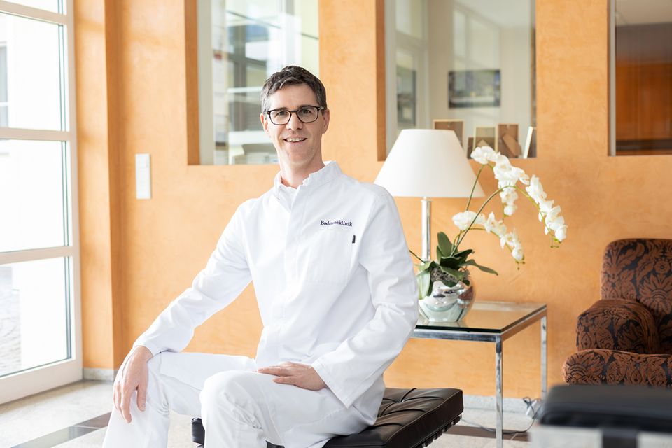 Angelina Pannek: Dr. med. Jens Altmann, Facharzt für plastische Chirurgie, Bodenseeklinik Lindau Dr. med. Jens Altmann, Facharzt für plastische Chirurgie, Bodenseeklinik Lindau
