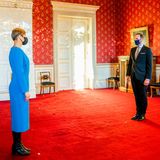 20. November 2020  Im königlichen Palast in Oslo empfängt Prinz Haakon Estlands Präsidentin Kersti Kaljulaid. Unter strengen Corona-Hygienemaßnahmen hält der Kronprinz die Audienz stellvertretend für seinen Vater König Harald, der sich in Quarantäne befindet. 
