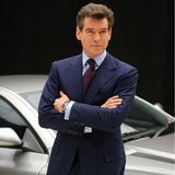 2001: Pierce Brosnan   Er hat 2001 die Lizenz zum Sexy-Sein: Als neuer James Bond beglückt er die Film-Fans und die Frauen gleich dazu.