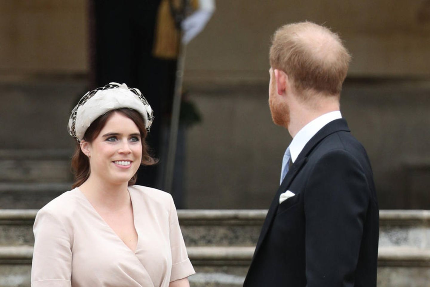 Prinzessin Eugenie und Prinz Harry im Mai 2019 bei einer Garten-Party im Buckingham Palast.
