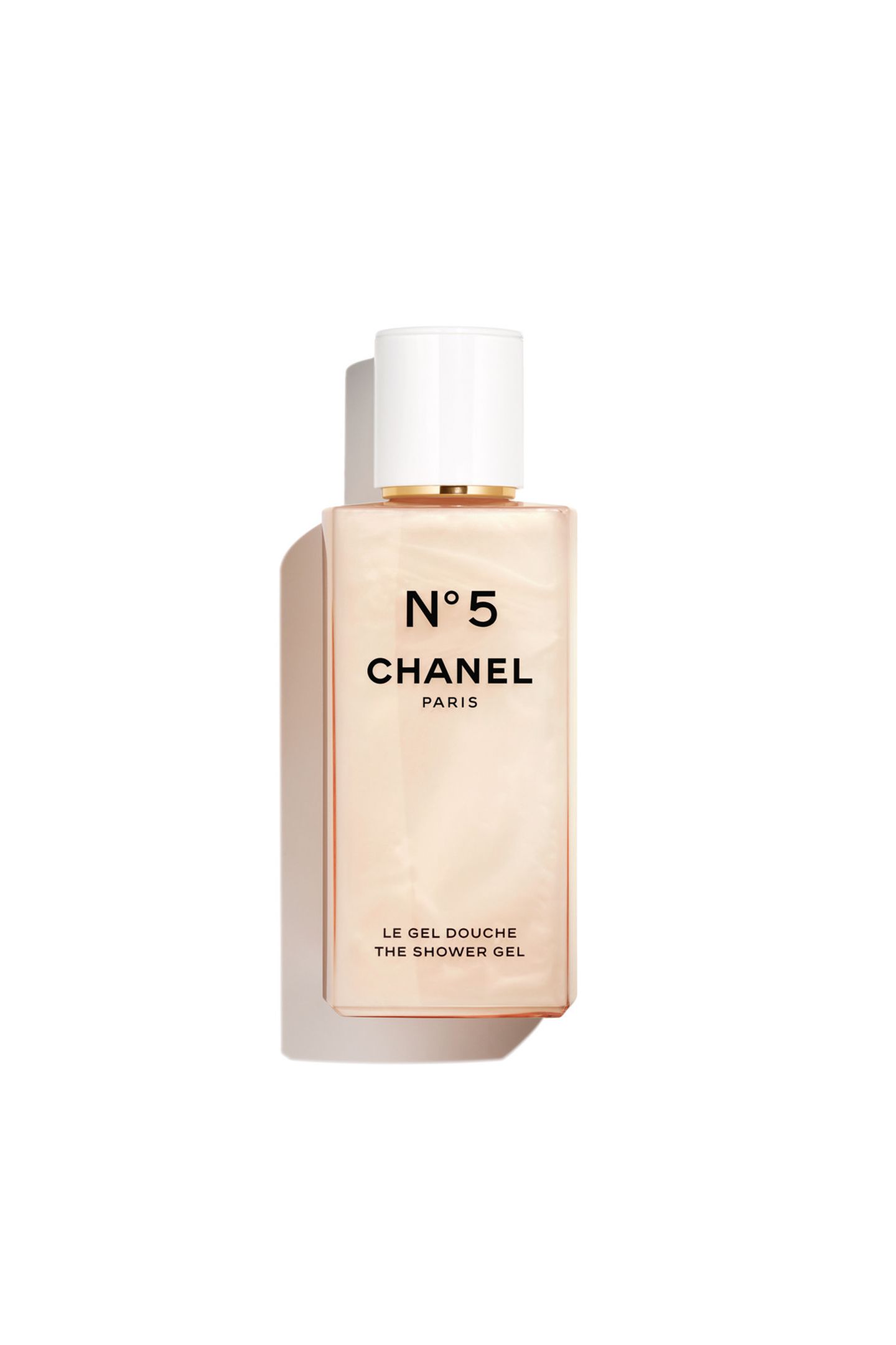 Auch unter der Dusche darf es gerne mal etwas luxuriöser zugehen. Das Chanel "N°5 Duschgel" kommt nicht nur in einem wunderschönen Flakon daher, sondern auch mit dem ikonischen Blütenbouquet und einer cremig-schäumenden Textur. Ca. 49 Euro. 