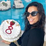 26. November 2020  Herzlichen Glückwunsch, Eva Longoria! Sie hat auf Instagram die Marke von 8 Mio. Followern geknackt, und das wird mit seiner süßen Torte gefeiert.