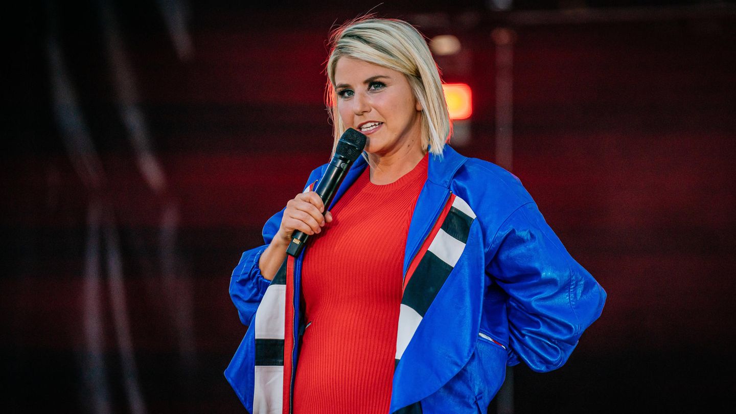 Sie Und Florian Silbereisen Ein Paar Beatrice Egli Aussert Sich Zu Liebesgeruchten