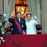 4. Dezember 1999  Vor 21 Jahren wurde aus der schönen Aristokraten-Tochter Mathilde d'Udekem d'Acoz Prinzessin Mathilde. Die Hochzeit mit Kronprinz Philippe, dem späteren König der Belgier, war die letzte royale Hochzeit des 20. Jahrhundert und wurde mit über 1700 Gästen in der Kathedrale St. Michael und Gudula in Brüssel gefeiert.