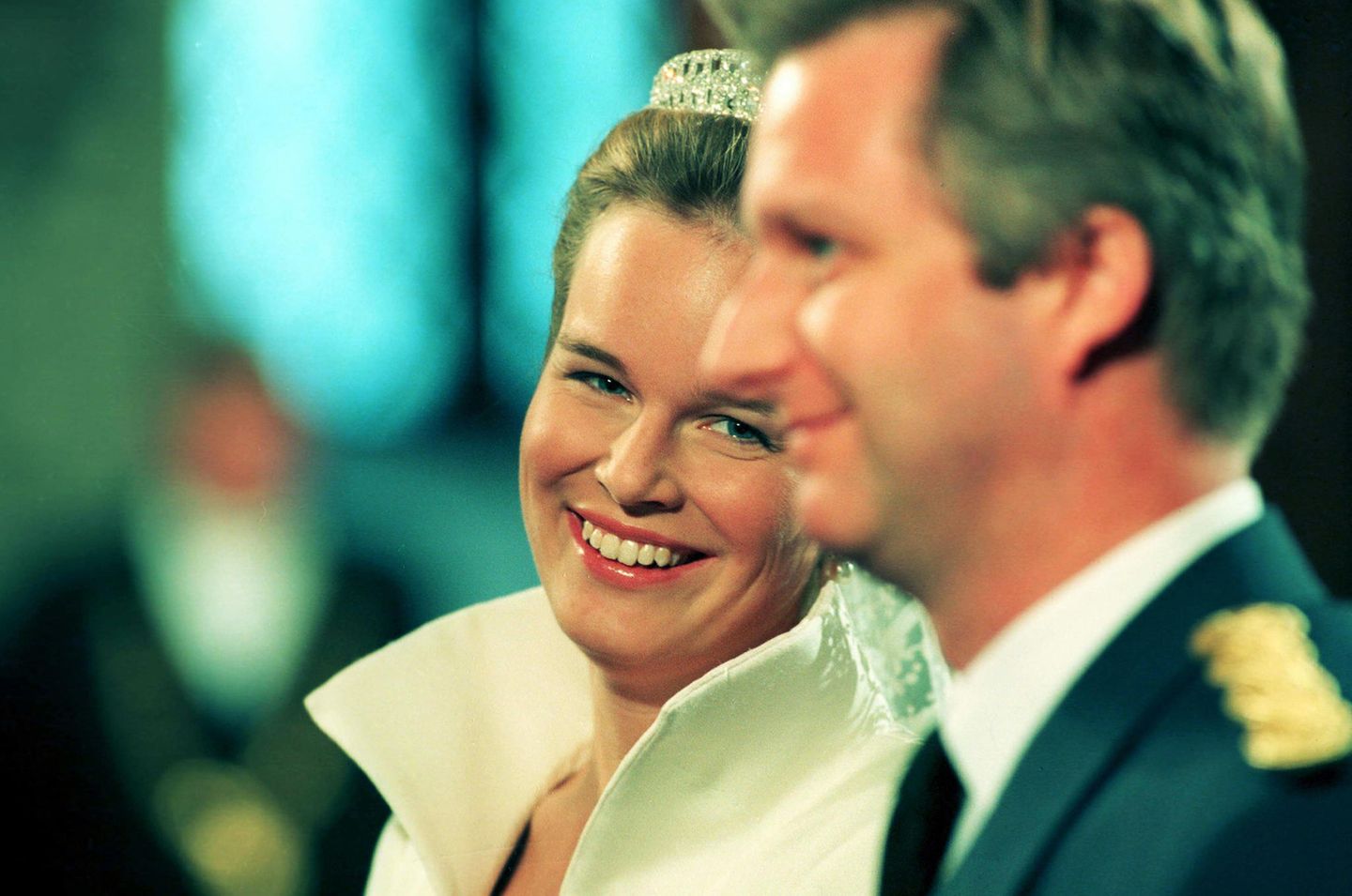 Schon Mathildes freudiges Lächeln vor dem Altar zeigt, dass die Ehe mit Philippe von Belgien eine glückliche werden würde.