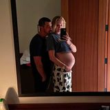 5. Dezember 2020  Oh, wie schön! Sophie Turner und Joe Jonas haben ihre Follower mit einigen Erinnerungsfotos erfreut, darunter auch dieses noch nicht bekannte Spiegel-Selfie mit Babybauch. Töchterchen Willa kam am 22. Juli zur Welt.