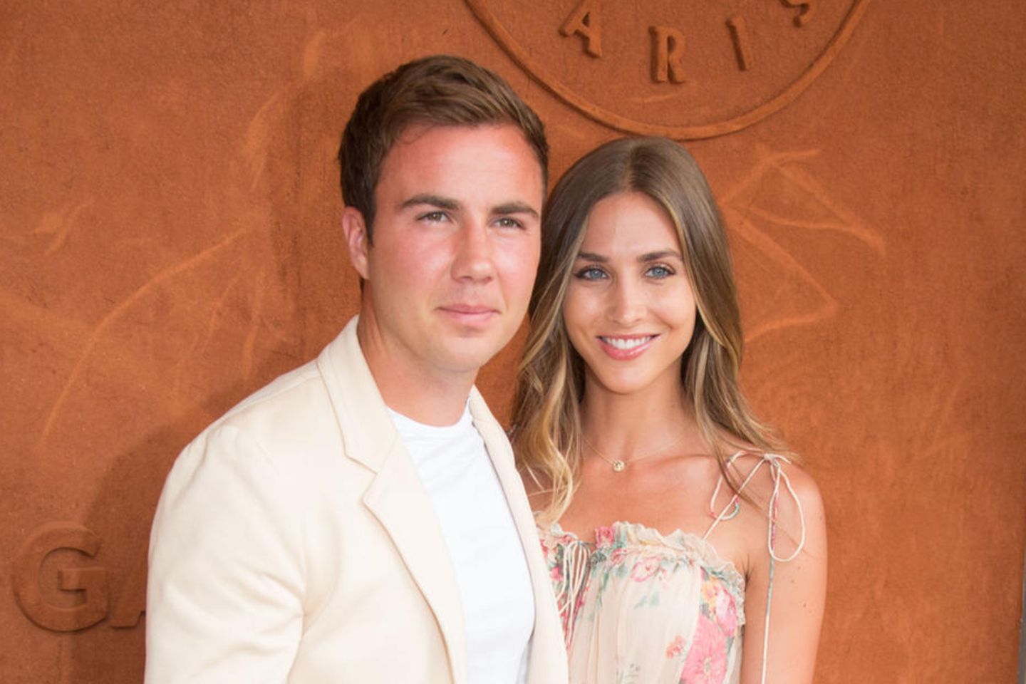 Mario Gotze Familienfoto Mit Baby Rome Zu Ann Kathrins Geburtstag Gala De 