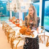 Für Alessandra Meyer-Wölden gehört das traditionelle Thanksgiving-Dinner seit ihrem Umzug in die USA jedes Jahr dazu. Ihre festliche Tafel strahlt in warmen Tönen und passt perfekt zum knusprig gebratenen Truthahn. An dem stilvoll gedeckten Tisch findet die ganze Familie Platz.