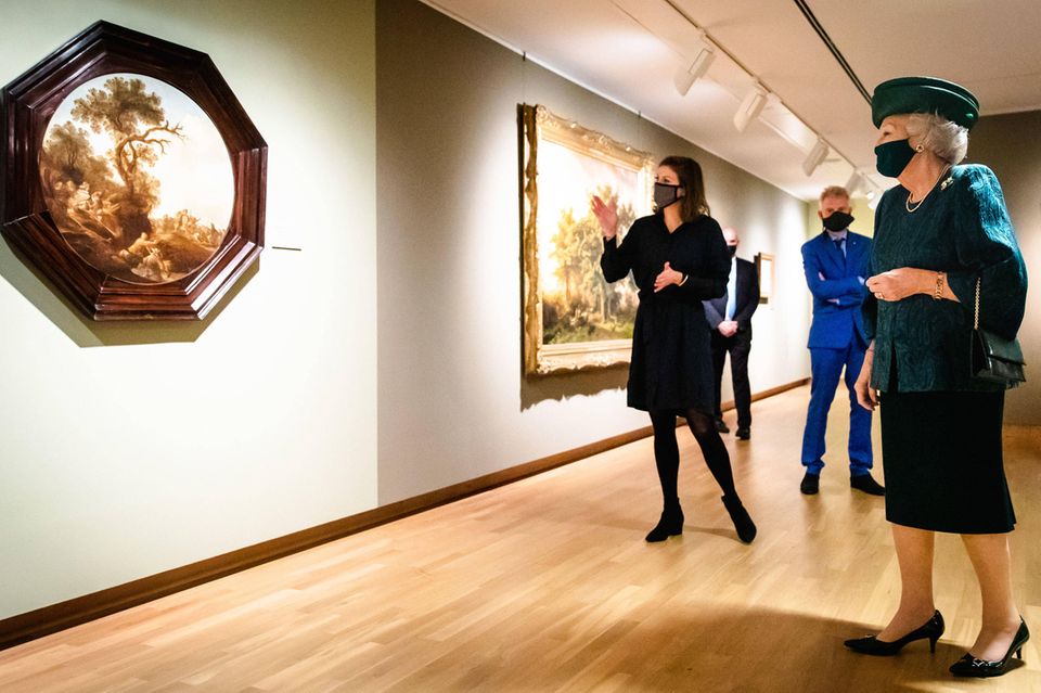 8. Dezember 2020 Es ist ihr erster Auftritt außerhalb des Palastes seit Mitte August dieses Jahres. Prinzessin Beatrix, die ehemalige Königin der Niederlande, besucht eine Ausstellungseröffnung in Dordrecht. 8. Dezember 2020 Es ist ihr erster Auftritt außerhalb des Palastes seit Mitte August dieses Jahres. Prinzessin Beatrix, die ehemalige Königin der Niederlande, besucht eine Ausstellungseröffnung in Dordrecht.