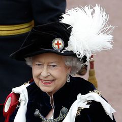 Für die Feierlichkeiten des "Garter Day" im Juni 2013 trägt Queen Elizabeth die Ohrringe selbst. Seitdem haben wir sie schon mehrmals an Kate gesehen. Die Oma von William wird es sicherlich gefreut haben, die Ohrringe an ihrer Schwieger-Enkelin zu sehen. 