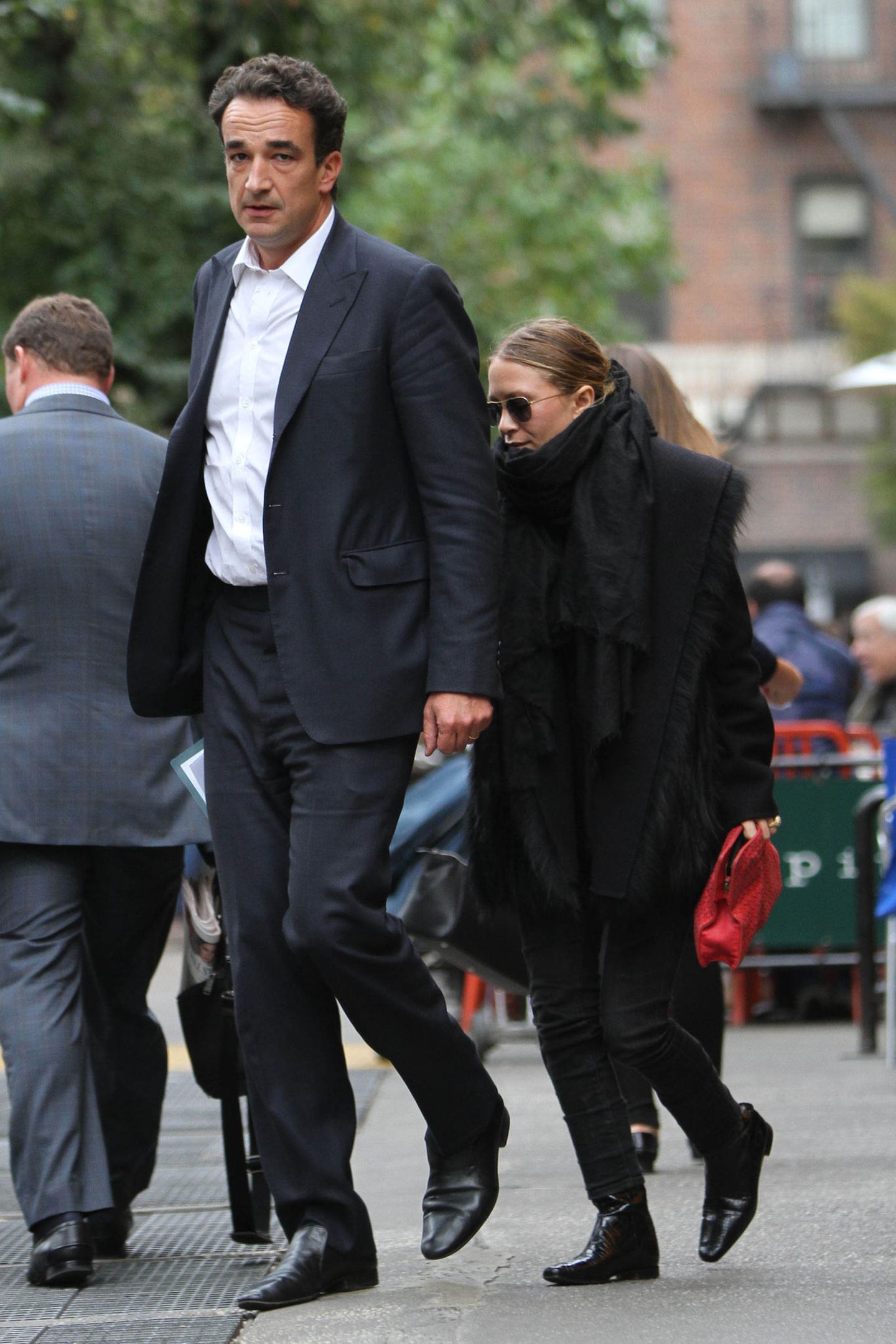 Olivier Sarkozy und Mary-Kate Olsen  Der ehemalige "Full House"-Star Mary-Kate Olsen hat laut US-Portal "Page Six" die Scheidung von Olivier Sarkozy, dem Halbbruder von Frankreichs Ex-Präsident Nicolas Sarkozy, eingereicht. Das Paar soll seit 2012 liiert und seit 2015 verheiratet gewesen sein.