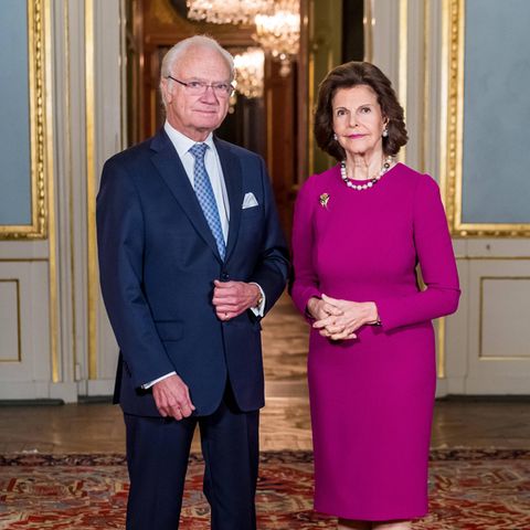 2020  Dieses Jahr ist alles anders: Von König Carl Gustaf und Königin Silvia wird es anlässlich der Nobelpreisverleihung 2020 wohl nur dieses offizielle Bild geben. Denn die Verleihung findet aufgrund der Pandemie ausschließlich digital statt. Aber blicken Sie hier mit uns zurück auf die Höhepunkte der letzten Jahre.