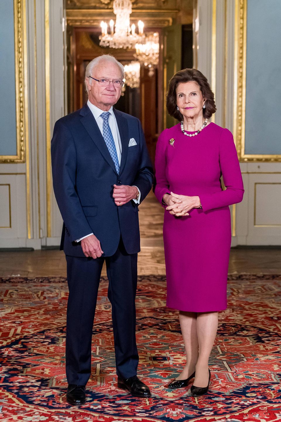 2020 Dieses Jahr ist alles anders: Von König Carl Gustaf und Königin Silvia wird es anlässlich der Nobelpreisverleihung 2020 wohl nur dieses offizielle Bild geben. Denn die Verleihung findet aufgrund der Pandemie ausschließlich digital statt. Aber blicken Sie hier mit uns zurück auf die Höhepunkte der letzten Jahre. 2020 Dieses Jahr ist alles anders: Von König Carl Gustaf und Königin Silvia wird es anlässlich der Nobelpreisverleihung 2020 wohl nur dieses offizielle Bild geben. Denn die Verleihung findet aufgrund der Pandemie ausschließlich digital statt. Aber blicken Sie hier mit uns zurück auf die Höhepunkte der letzten Jahre.