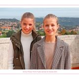 Prinzessin Sofia und Prinzessin Leonor posieren für die Weihnachtskarte ihrer Familie.