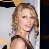Dieser Tag dürfte Taylor Swift bis heute in Erinnerung geblieben sein: Am 12. Juni 2007 wurde die Sängerin für die Grammys als beste neue Künstlerin nominiert. Der Startschuss ihrer Bilderbuch-Karriere. Denn Taylor zählt bis heute zu einer der erfolgreichsten Sängerinnen weltweit ...