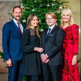 21. Dezember 2020  Da sind sie, die offiziellen Weihnachtsbilder der norwegischen Royals! Prinz Haakon, und Prinzessin Mette-Marit posieren mit ihren Kindern Ingrind Alexandra und Sverre Magnusgut gelaunt vor dem Weihnachtsbaum in der Schlosskapelle. 