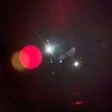 Mit dem Handys durch das Teleskop fotografiert, kann man die beiden Planeten und ihre außergewöhnliche Konstellation gut erkennen. So hat Orlando seiner Katy quasi die Sterne vom Himmel geholt.