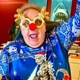 "Ho-Ho-Hodzilla!!!" Comedian Oliver Kalkofe ist immer für einen Lacher gut, so auch beim Thema Weihnachtsfashion! Auf Facebook fragt der "SchleFaZ"-Star seine Fans, ob das wohl der beste Weihnachtspulli überhaupt sei. Könnte sehr gut sein.