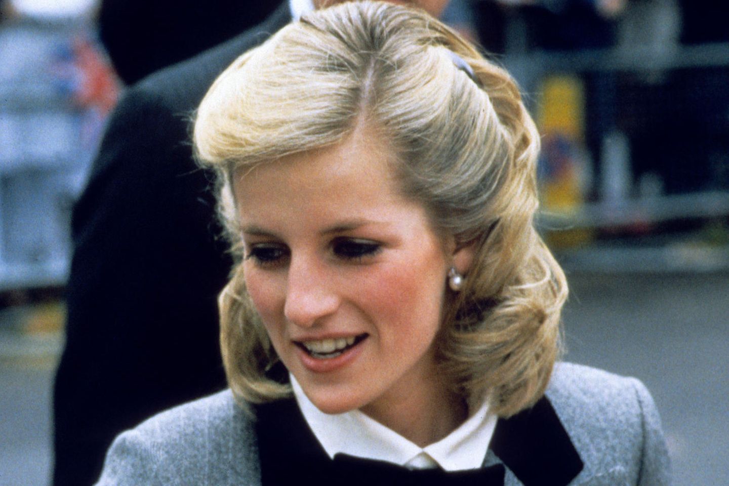 Prinzessin Diana: Seltene Fotos zeigen sie mit langen Haaren | GALA.de