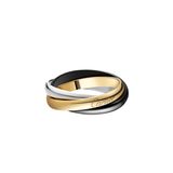 Klassiker reloaded Kaum ein anderer Ring ist so ikonisch wie der Trinity Ring. In einer neuen Limited Edition wurde Roségold durch schwarze Keramik ersetzt und der Klassiker so modern und stilvoll neuinterpretiert. Von Cartier, ca. 960 Euro (erhältlich ab Mitte Januar 2021)