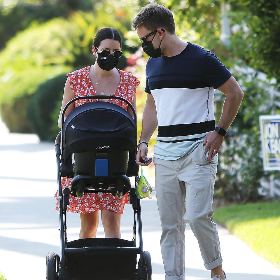 Lea Michele und Zandy Reich beim Spaziergang mit Söhnchen Ever Leo.