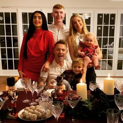 26. Dezember 2020  Weihnachten verbringt Sänger Ronan Keating im Kreise seiner vier Kinder (Tochter Ali ist nicht dabei), darunter auch seine älteste Tochter Missy und Sohn Jack, die aus erster Ehe mit Yvonne Connolly stammen. Das Paar ließ sich 2015 scheiden.