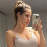 Angelina Pannek war bereits vor und in ihrer Schwangerschaft aktiv, weshalb auch nach der Geburt ihres Sohns Sport natürlich nicht fehlen darf. Knapp ein halbes Jahr nach der Entbindung hat die Influencerin wieder einen stahlharten Sixpack, was nicht zuletzt an einem neuen Sport-Trend liegen könnte ...