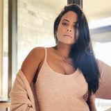 Die Schwangerschaft steht Christina Milian. Immer wieder präsentiert die Sängerin stolz ihren wachsenden Babybauch. Im neusten Post sieht die werdende Mama mal wieder umwerfend aus. In einem kuscheligen Onesie mit passendem Cardigan setzt sie sich gekonnt in Szene und auch ihr Schwangerschaftsglow kann sich definitiv sehen lassen.