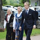 Im September 2020 sehen wir Marius und Freundin Juliane Snekkestad bei der Konfirmation von Prinz Sverre Magnus. Er trägt einen smarten Anzug und sie wirft sich in traditionelle Tracht. 