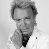 13. Januar 2021: Siegfried Fischbacher (81 Jahre)  Erst vor einigen Tagen wurde seine Krebserkrankung öffentlich, nun verlor er den Kampf gegen die Krankheit, wie seine Schwester Dolore gegenüber RTL bestätigt. Sie begleitete ihn telefonisch auf seinem letzten Gang in Las Vegas. Nur neun Monate vorher verstarb sein Partner Roy Horn, mit dem er das Zauberer-Duo "Siegfried & Roy" einst gründete, das mit seinen magischen Shows zu Weltruhm gelangte.