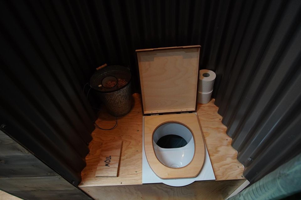 Dschungelshow 2021: Das Trocken-WC im Tiny House Das Trocken-WC im Tiny House