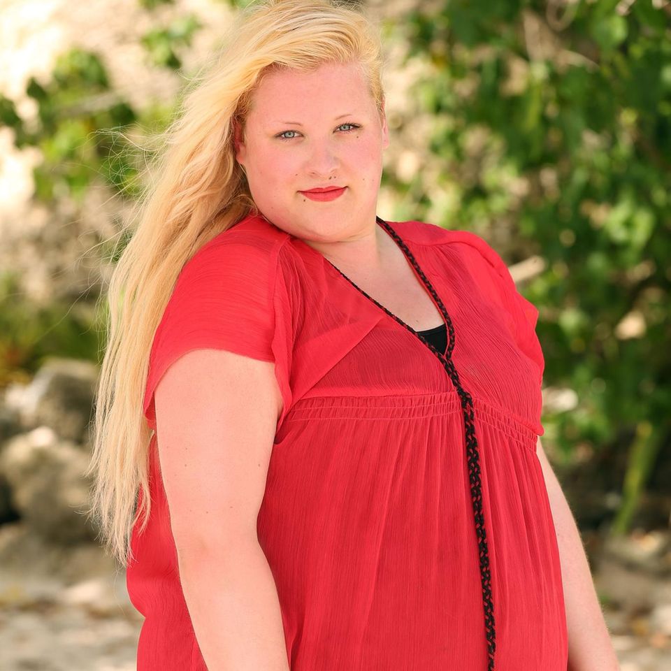 Stars auf Diät: 2013 schaffte es Aline Bachmann während der TV_Casting-SHow "Deutschland sucht den Superstar" bis in die Recalls nach Curacao. Damals wog die Blondine knapp 200 Kilogramm. Nach der Trennung ihres Freundes entschloss sie sich den Kilos den Kampf anzusagen. 2013 schaffte es Aline Bachmann während der TV_Casting-SHow "Deutschland sucht den Superstar" bis in die Recalls nach Curacao. Damals wog die Blondine knapp 200 Kilogramm. Nach der Trennung ihres Freundes entschloss sie sich den Kilos den Kampf anzusagen.
