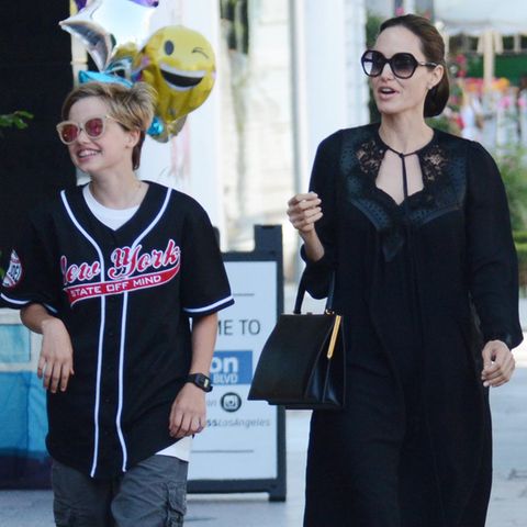 Angelina Jolie mit ihren Töchtern Shiloh (l.) und Zahara 2018 beim Shopping in Los Angeles