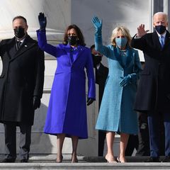Gegen 10.30 Uhr Ortszeit treffen die neuen "Fantastischen Vier" – Doug Emhoff, Kamala Harris und die Bidens – am Kapitol in Washington ein. Glücklich senden sie einen Willkommensgruß in die Welt.