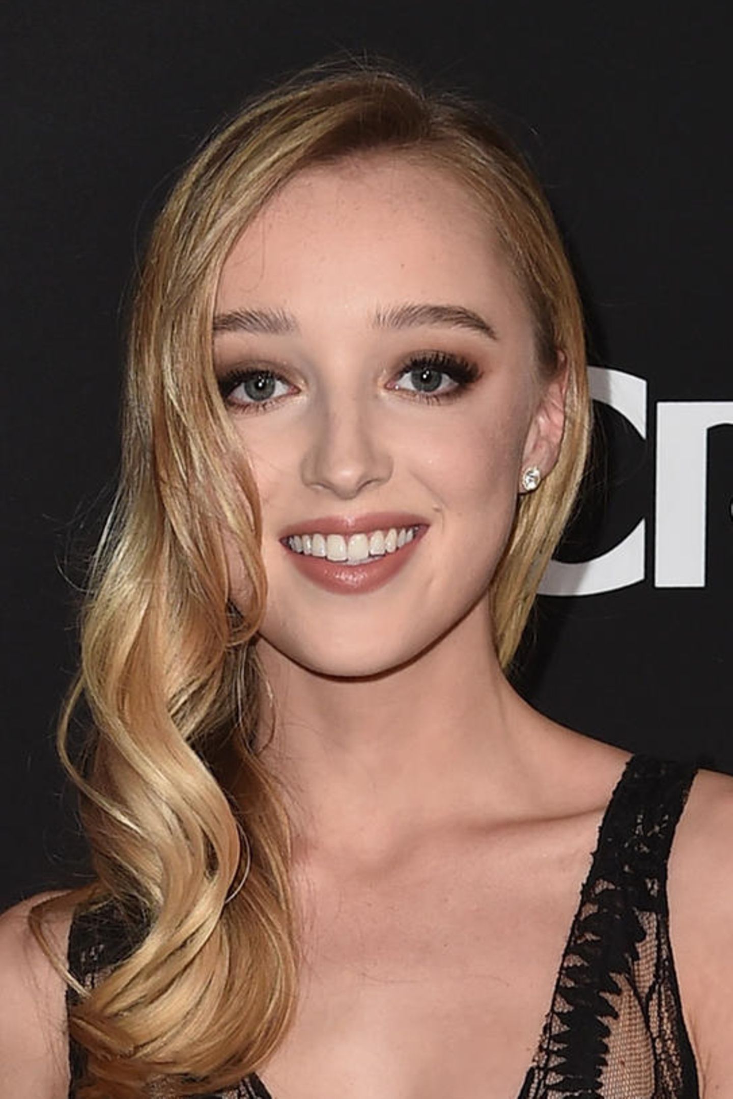 Phoebe Dynevor's Instagram, Twitter & Facebook on IDCrawl