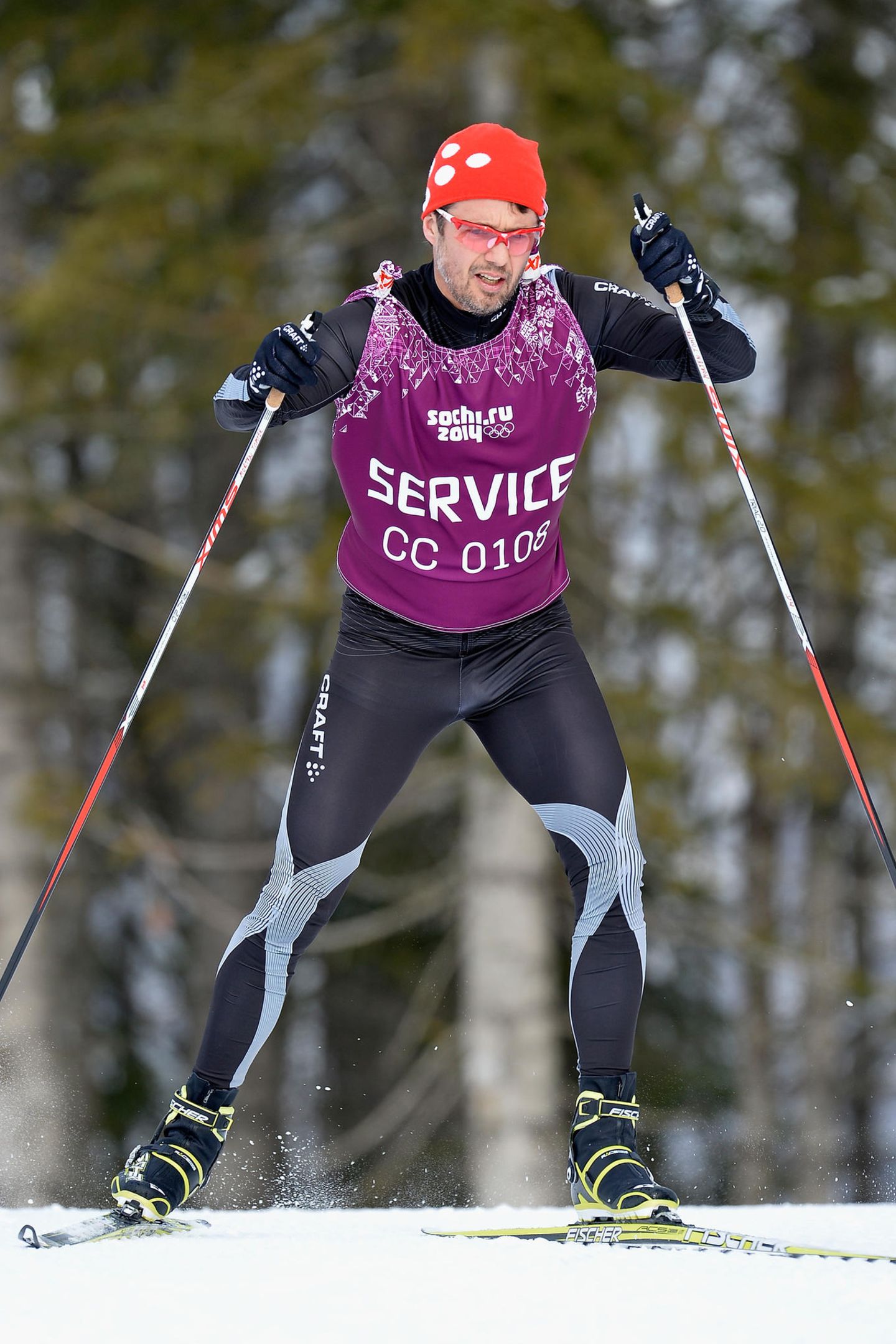 20. Februar 2014  Als Mitglied des Olympischen Komitees probiert Prinz Frederik von Dänemark die Langlaufpist im russischen Sochi selbstverständlich auch selber aus.