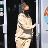 28. Januar 2021  Nach ihrer Trainingseinheit im Fitnessstudio in Miami macht sich Jennifer Lopez im gemütlichen Jogging-Look wieder auf den Weg nach Hause.