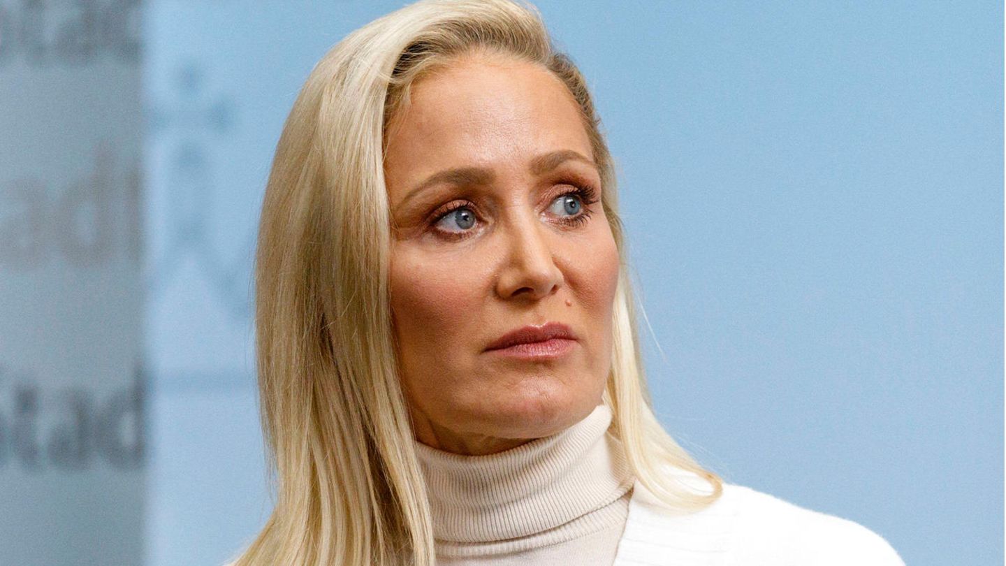 Janine Kunze Öffentliche Entschuldigung nach WDRShow GALA.de Janine Kunze Öffentliche Entschuldigung nach WDRShow GALA.de
