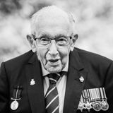 2. Februar 2021: Captain Sir Tom Moore (100 Jahre)  Durch seinen Rekord-Spendenlauf für den britischen Gesundheitsdienst wurde er zum Nationalhelden. Nun ist der Kriegsveteran Captain Sir Tom Moore an den Folgen einer Coronavirus-Erkrankung gestorben. Das teilen seine Töchter Hannah und Lucy am 2. Februar in einer Erklärung mit: "Mit großer Trauer verkünden wir den Tod unseres geliebten Vaters. […] Wir sind so dankbar, dass wir in den letzten Stunden seines Lebens bei ihm waren."