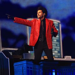 2021  In futuristisch-urbaner Kulisse performt The Weeknd beim diesjährigen Super Bowl mit lediglich 20.000 Zuschauern im Raymond James Stadium in Tampa, Florida. Sein Look ist mit knallrotem Pailletten-Blazer eher ein Look aus den Achtzigern.