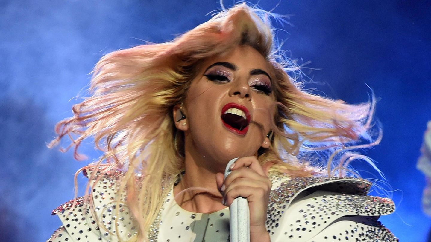 Super-Bowl-im-R-ckblick-Das-waren-die-besten-Looks-der-Super-Bowl-Halbzeitshows