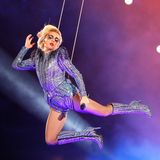 2017  Houston hatte beim 51. Super Bowl kein Problem, sondern eine Weltklasse-Performance von Lady Gaga im blau-lilafarbenen Glitzerlook.
