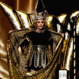 2012  Nichts anderes als "göttlich" und vor allen Dingen sehr opulent ist der schwarz-goldene Bühnenlook von Madonna bei ihrem Auftritt während der Halbzeitshow des 46. Super Bowl in Indianapolis.