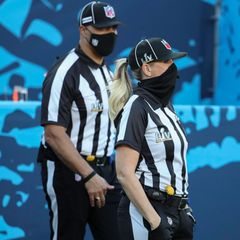 Als erste weibliche Schiedsrichterin geht Sarah Thomas in die Geschichte des Super Bowls ein. 