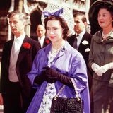 Prinzessin Margaret ( * 21. August 1930 † 9. Februar 2002 )  Die jüngere Schwester von Queen Elizabeth war nicht nur im Leben etwas unkonventioneller als die Königin, sondern auch mit der Wahl ihrer royalen Outfits. Zum Todestag zeigen wir einige ihrer Looks durch die Jahrzehnte, wie hier 1962 beim Besuch einer Hochzeit in Westminster Abbey.